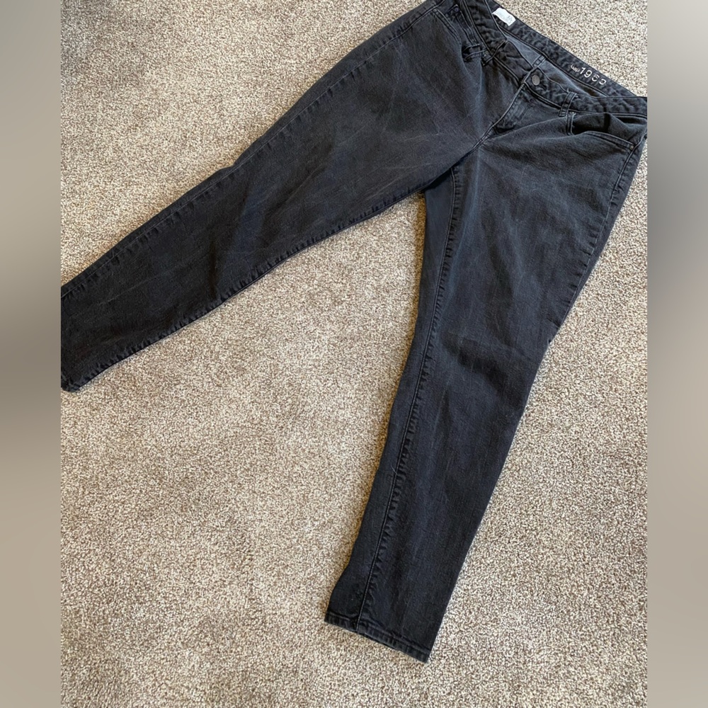 Gap Women’s size 32 R Curvy Black 1969 Jeans